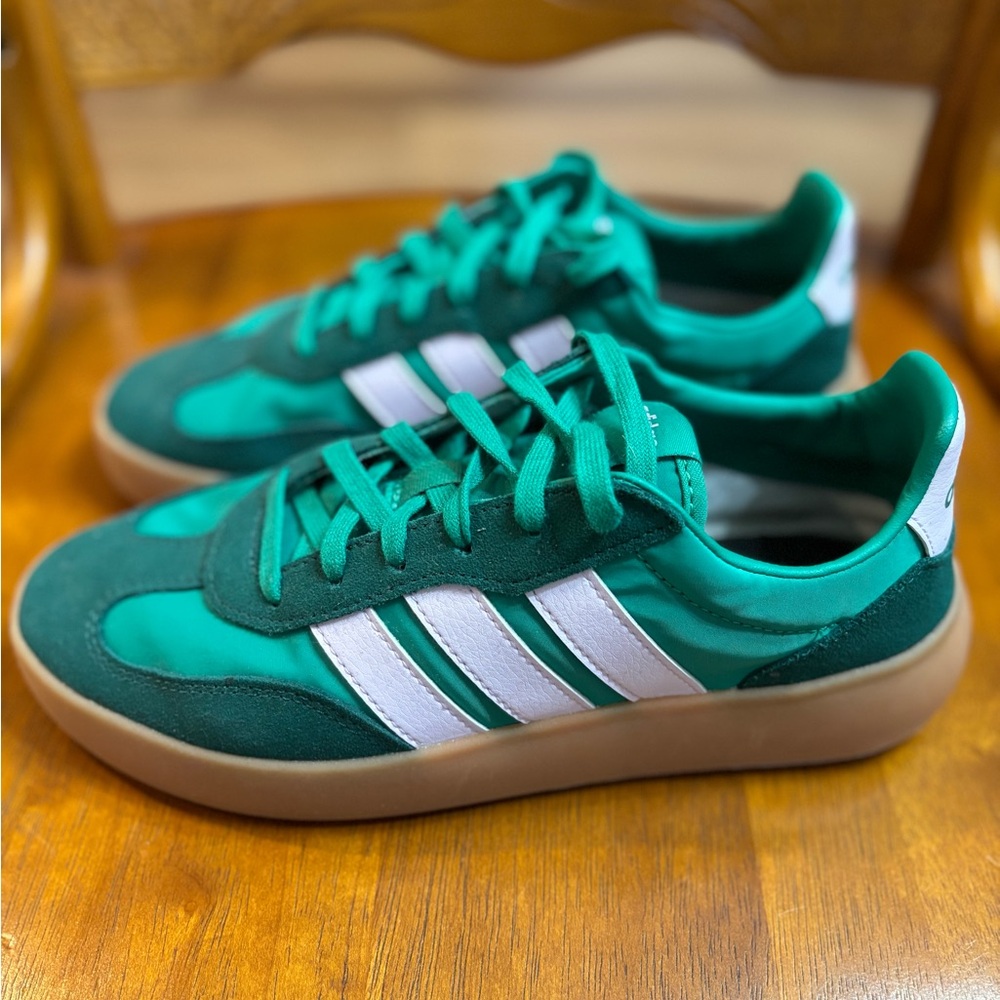 Adidas Women’s Emerald Green Sneakers with light lavender Stripes